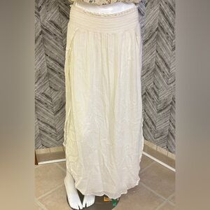 Rip curl maxi skirt, sun gypsy size large, elastic waist cream colour